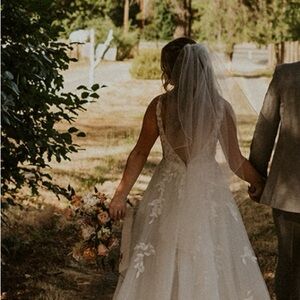 Elegant White Lace Wedding Dress